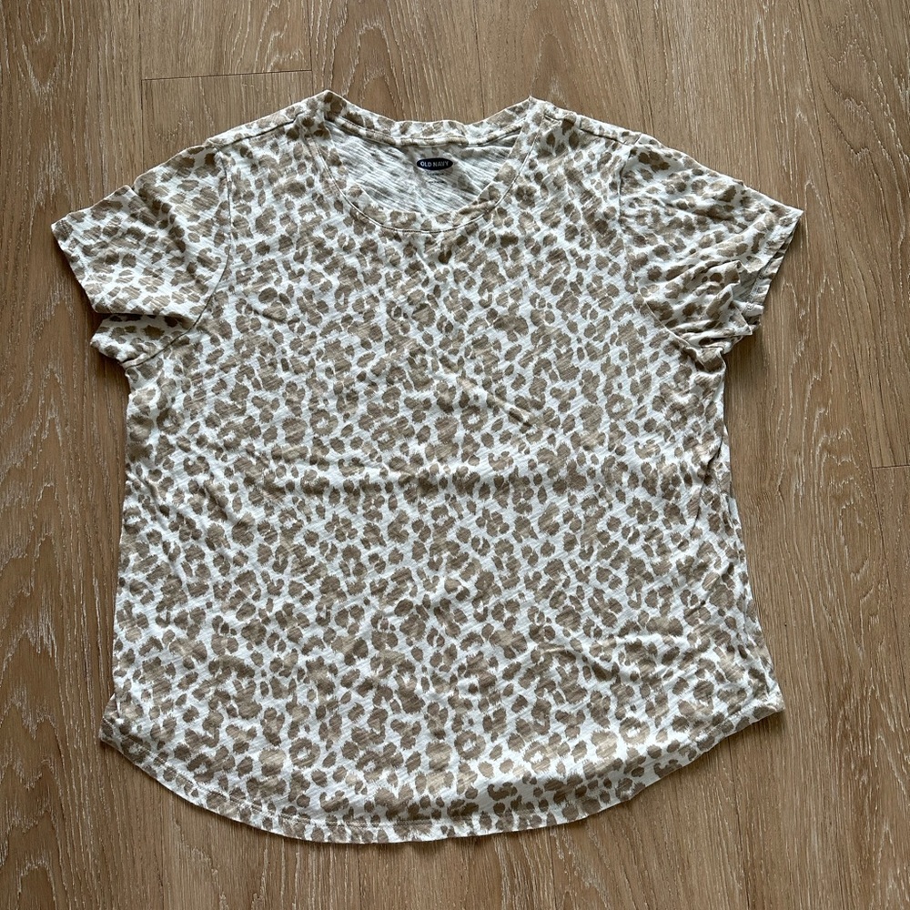 Old Navy cheetah print tee
